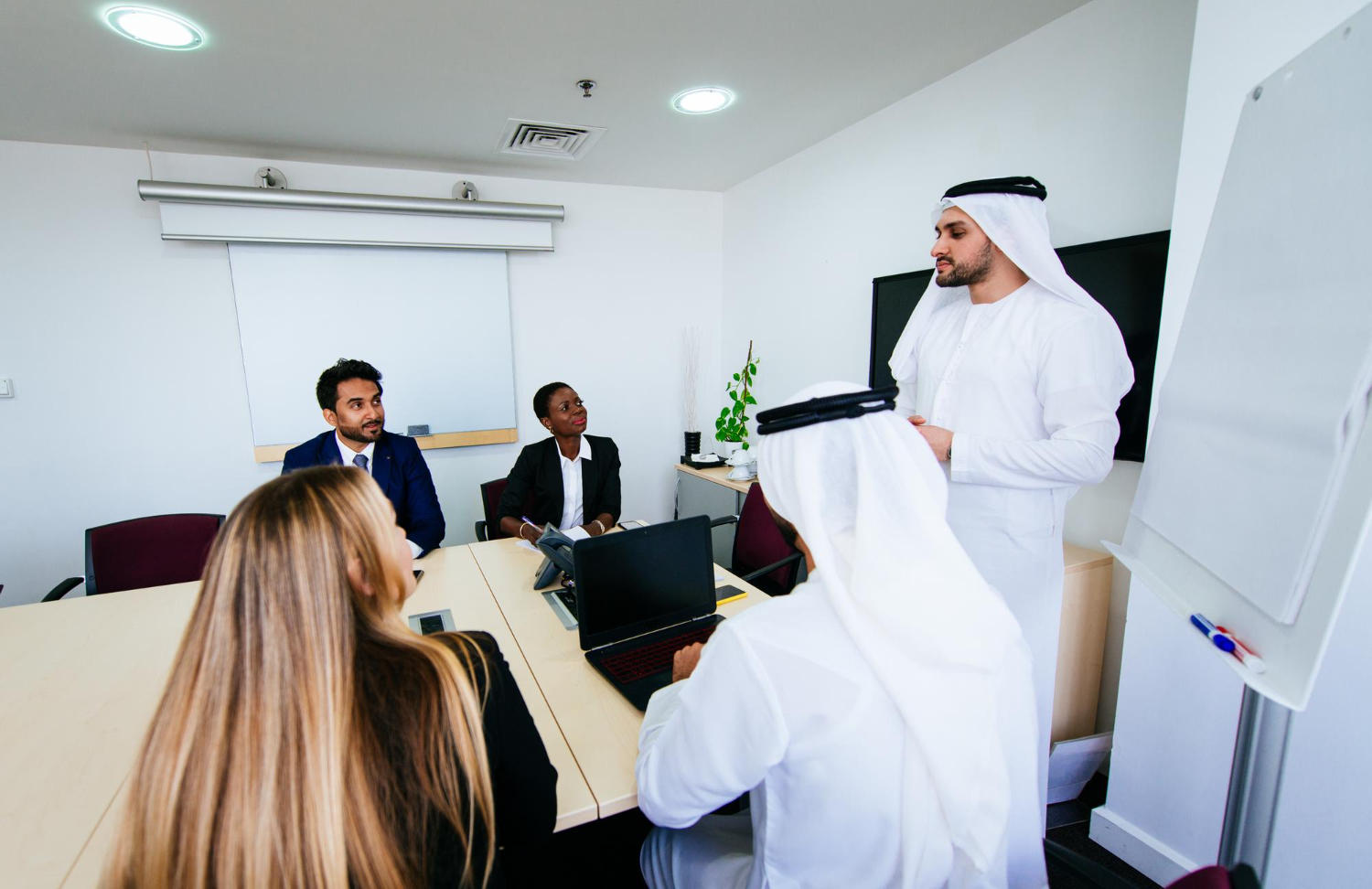 How Dar Aluloom Helps You Craft the Perfect Personal Statement Your Story. Your Strength. Our Expertise.